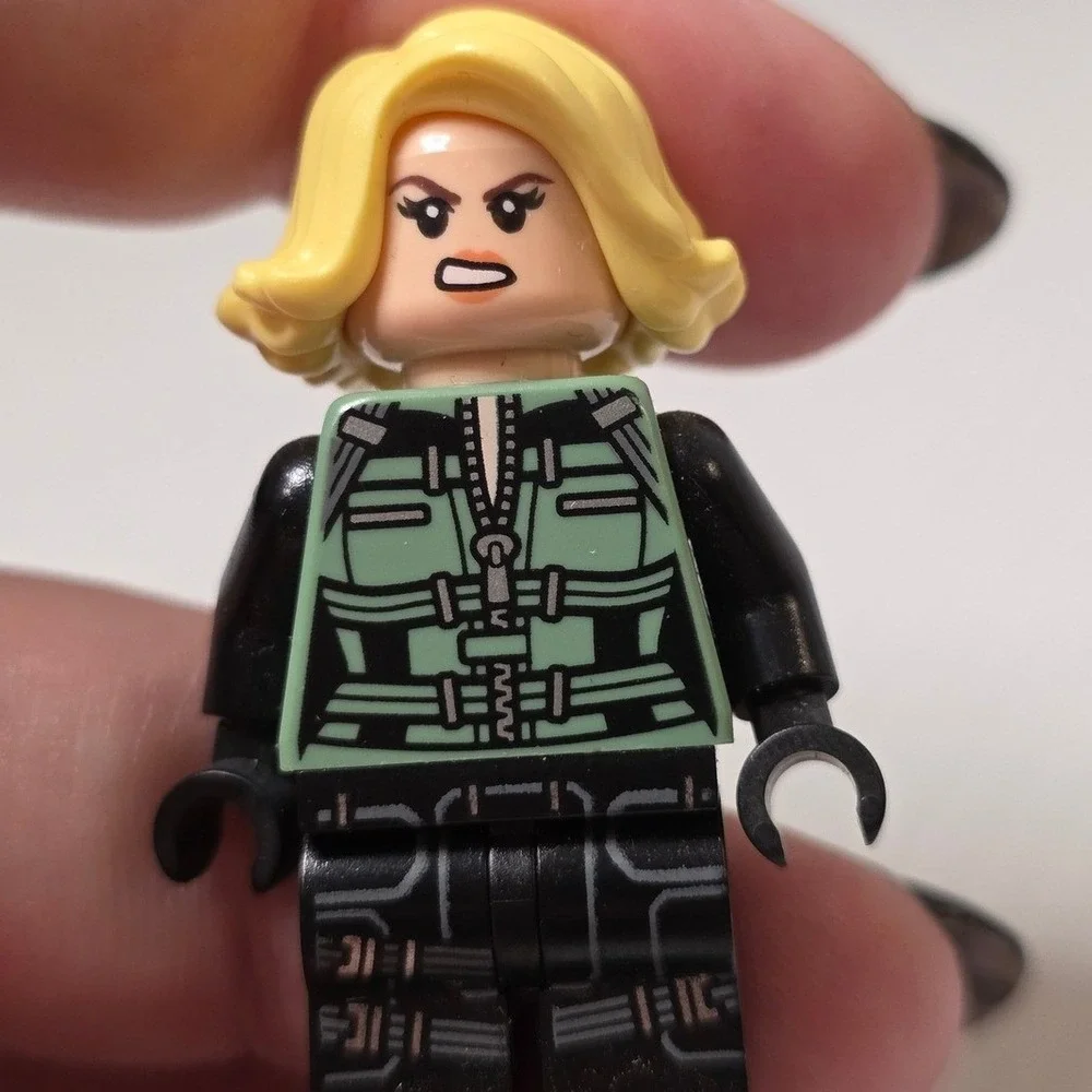 LEGO Marvel Black Widow Blonde Hair Green Vest‎ Minifigure